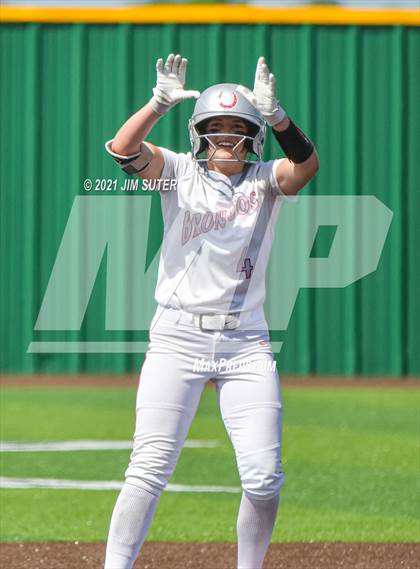 Thumbnail 2 in Lake Belton vs Liberty (UIL 4A Regional Playoff) photogallery.