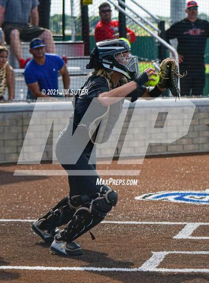 Thumbnail 1 in Lake Belton vs Liberty (UIL 4A Regional Playoff) photogallery.