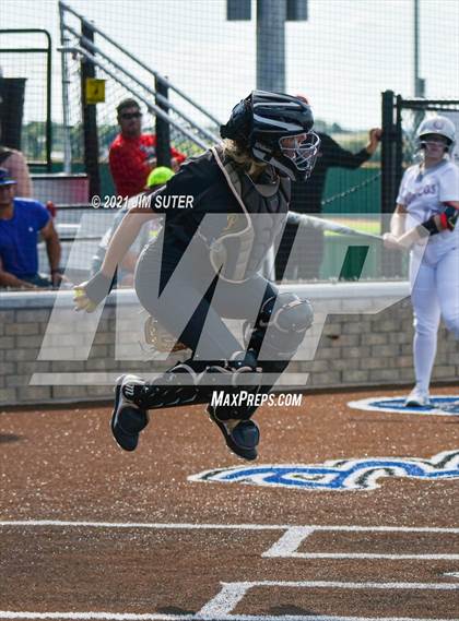 Thumbnail 3 in Lake Belton vs Liberty (UIL 4A Regional Playoff) photogallery.