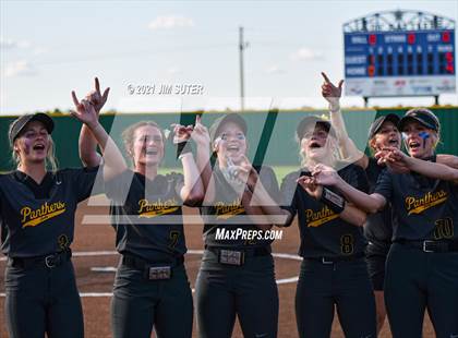 Thumbnail 3 in Lake Belton vs Liberty (UIL 4A Regional Playoff) photogallery.