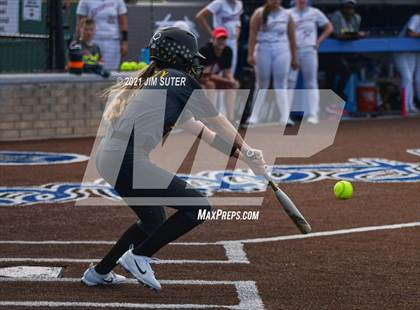 Thumbnail 3 in Lake Belton vs Liberty (UIL 4A Regional Playoff) photogallery.