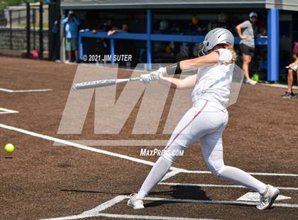 Thumbnail 3 in Lake Belton vs Liberty (UIL 4A Regional Playoff) photogallery.
