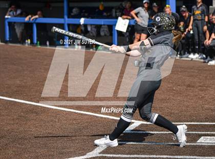 Thumbnail 1 in Lake Belton vs Liberty (UIL 4A Regional Playoff) photogallery.