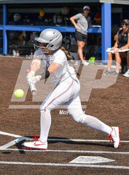 Thumbnail 3 in Lake Belton vs Liberty (UIL 4A Regional Playoff) photogallery.