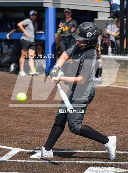 Thumbnail 3 in Lake Belton vs Liberty (UIL 4A Regional Playoff) photogallery.
