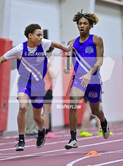 Thumbnail 1 in Owl Invite HSR Qualifier (4 x 200M Relay)  photogallery.