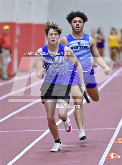 Thumbnail 1 in Owl Invite HSR Qualifier (4 x 200M Relay)  photogallery.
