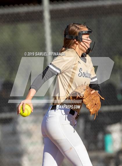 Thumbnail 3 in Lincoln Southeast vs. Fremont photogallery.