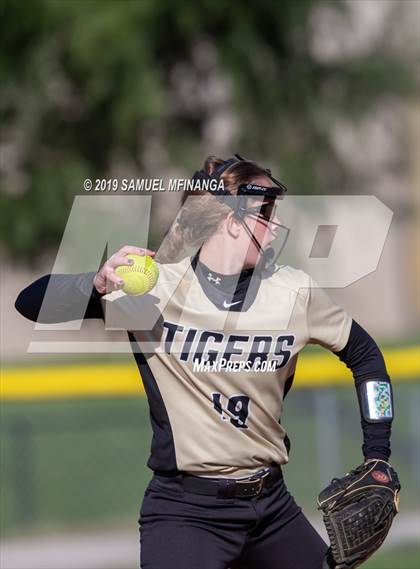 Thumbnail 1 in Lincoln Southeast vs. Fremont photogallery.
