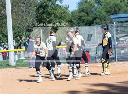 Thumbnail 2 in Lincoln Southeast vs. Fremont photogallery.