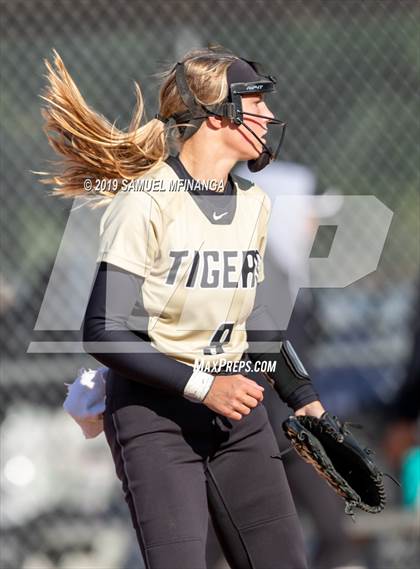 Thumbnail 1 in Lincoln Southeast vs. Fremont photogallery.