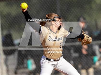 Thumbnail 1 in Lincoln Southeast vs. Fremont photogallery.