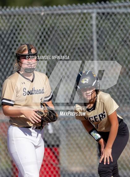 Thumbnail 3 in Lincoln Southeast vs. Fremont photogallery.