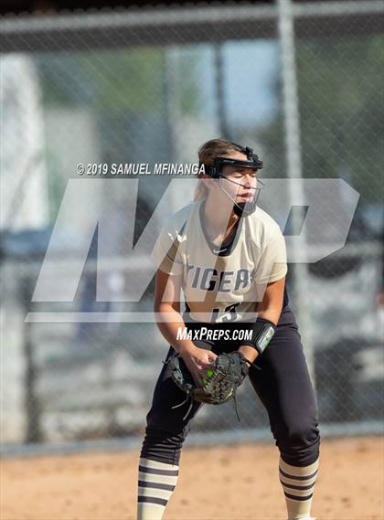 Thumbnail 3 in Lincoln Southeast vs. Fremont photogallery.