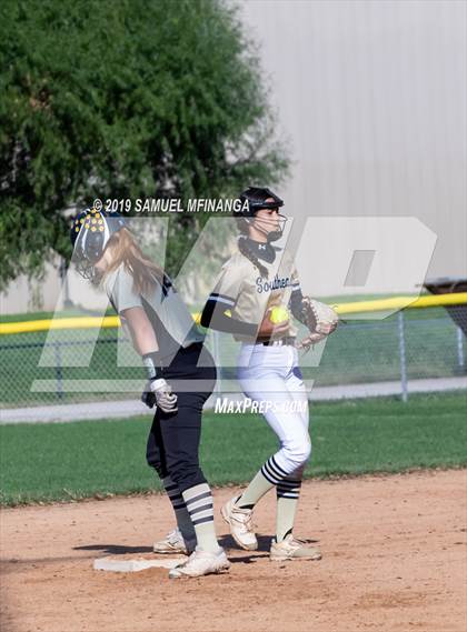 Thumbnail 2 in Lincoln Southeast vs. Fremont photogallery.