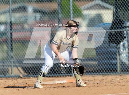 Thumbnail 2 in Lincoln Southeast vs. Fremont photogallery.