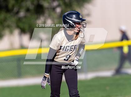 Thumbnail 1 in Lincoln Southeast vs. Fremont photogallery.