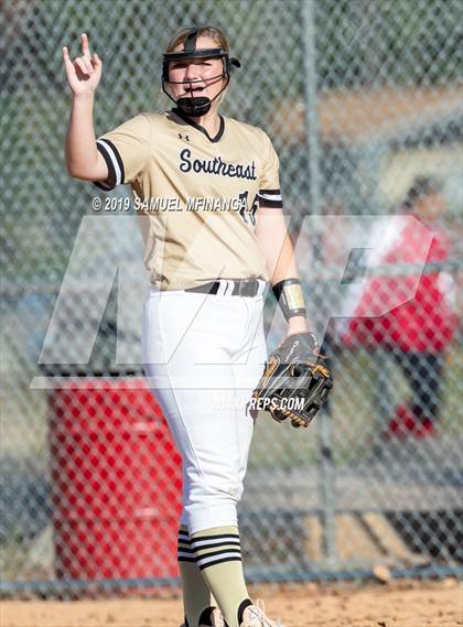 Thumbnail 1 in Lincoln Southeast vs. Fremont photogallery.