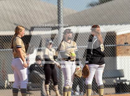 Thumbnail 1 in Lincoln Southeast vs. Fremont photogallery.