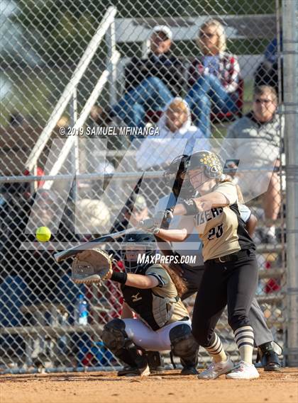 Thumbnail 1 in Lincoln Southeast vs. Fremont photogallery.