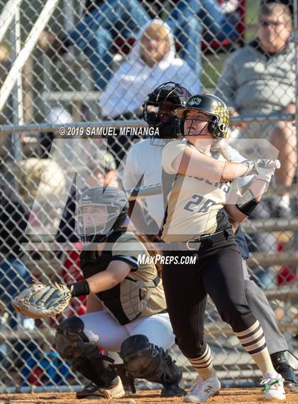 Thumbnail 2 in Lincoln Southeast vs. Fremont photogallery.