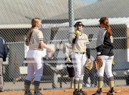 Thumbnail 2 in Lincoln Southeast vs. Fremont photogallery.