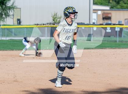 Thumbnail 2 in Lincoln Southeast vs. Fremont photogallery.