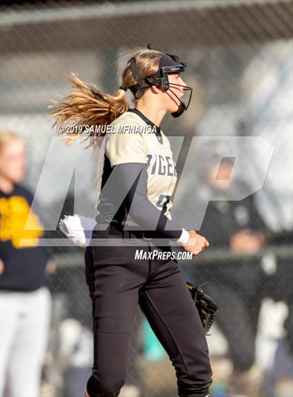 Thumbnail 1 in Lincoln Southeast vs. Fremont photogallery.