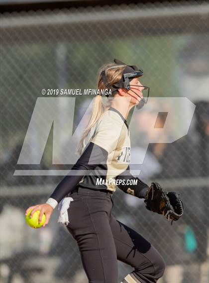Thumbnail 1 in Lincoln Southeast vs. Fremont photogallery.