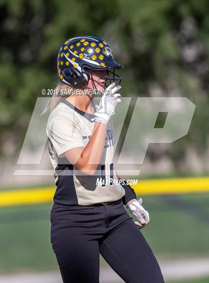 Thumbnail 2 in Lincoln Southeast vs. Fremont photogallery.