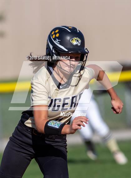 Thumbnail 2 in Lincoln Southeast vs. Fremont photogallery.