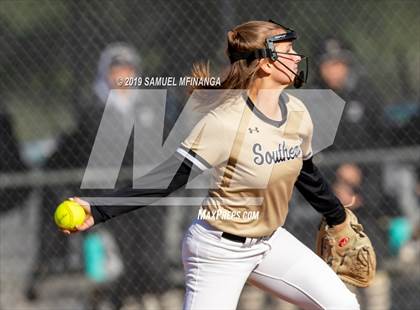 Thumbnail 2 in Lincoln Southeast vs. Fremont photogallery.