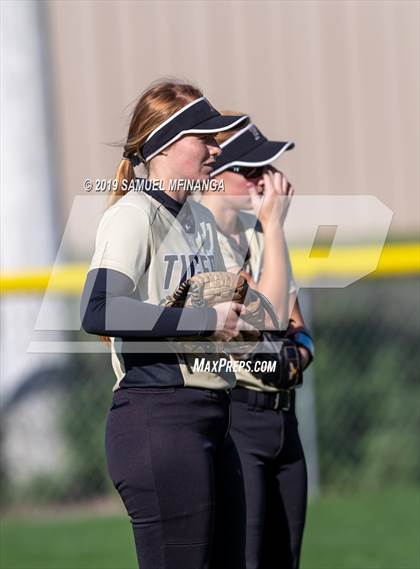 Thumbnail 3 in Lincoln Southeast vs. Fremont photogallery.