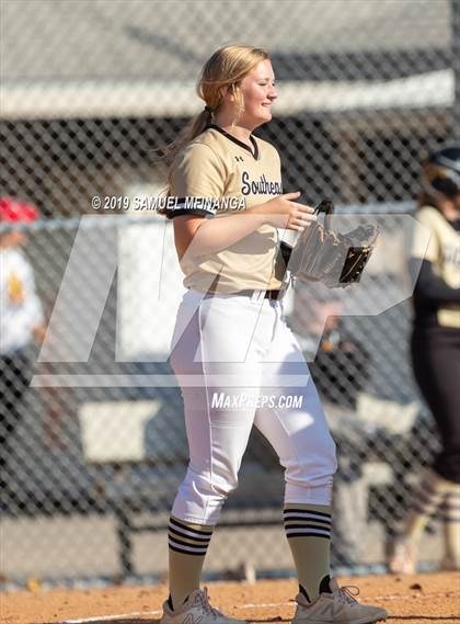 Thumbnail 2 in Lincoln Southeast vs. Fremont photogallery.