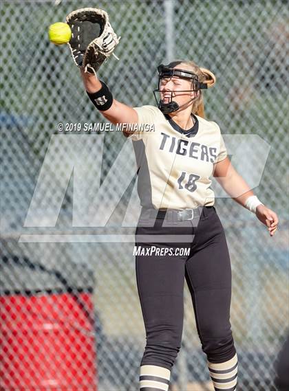 Thumbnail 1 in Lincoln Southeast vs. Fremont photogallery.