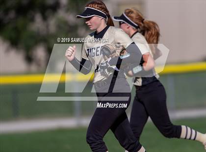 Thumbnail 2 in Lincoln Southeast vs. Fremont photogallery.