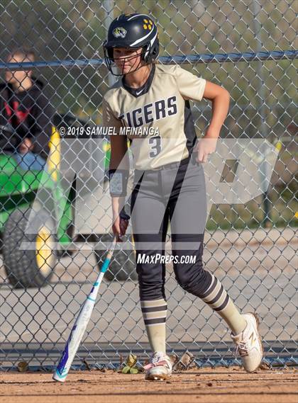 Thumbnail 2 in Lincoln Southeast vs. Fremont photogallery.