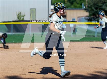 Thumbnail 3 in Lincoln Southeast vs. Fremont photogallery.
