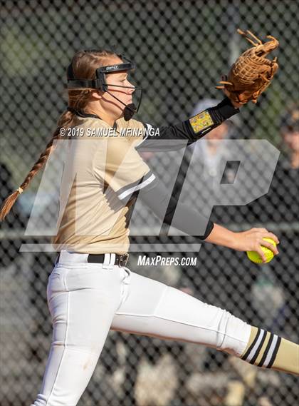 Thumbnail 1 in Lincoln Southeast vs. Fremont photogallery.