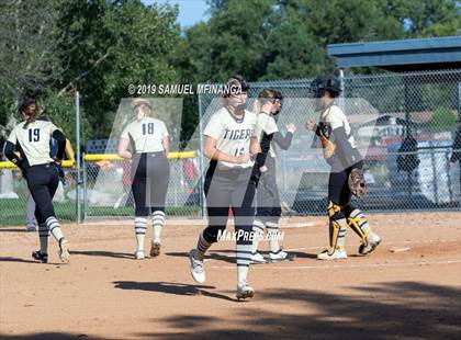 Thumbnail 3 in Lincoln Southeast vs. Fremont photogallery.