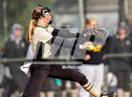 Thumbnail 2 in Lincoln Southeast vs. Fremont photogallery.