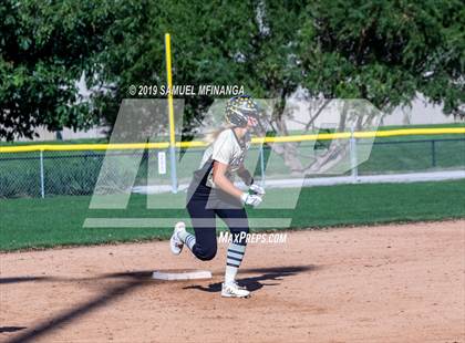 Thumbnail 3 in Lincoln Southeast vs. Fremont photogallery.