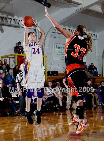 Thumbnail 3 in Oliver Springs  vs Clinton (Oliver Springs Bobcat Thanksgiving Classic) photogallery.