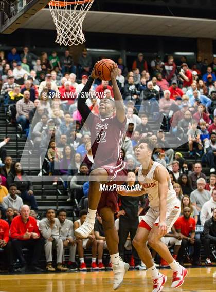 Thumbnail 3 in Chaminade vs. Belleville West photogallery.