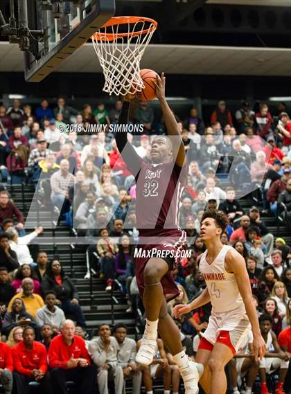 Thumbnail 3 in Chaminade vs. Belleville West photogallery.