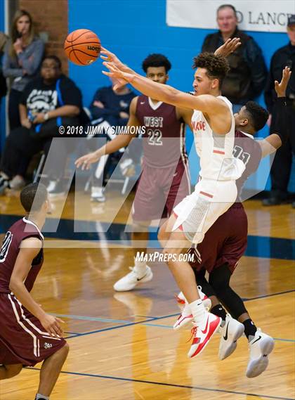Thumbnail 1 in Chaminade vs. Belleville West photogallery.
