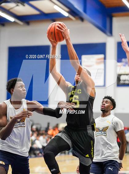 Thumbnail 2 in Prolific Prep of Napa Christian vs. Dream City Christian (Crush in the Valley) photogallery.