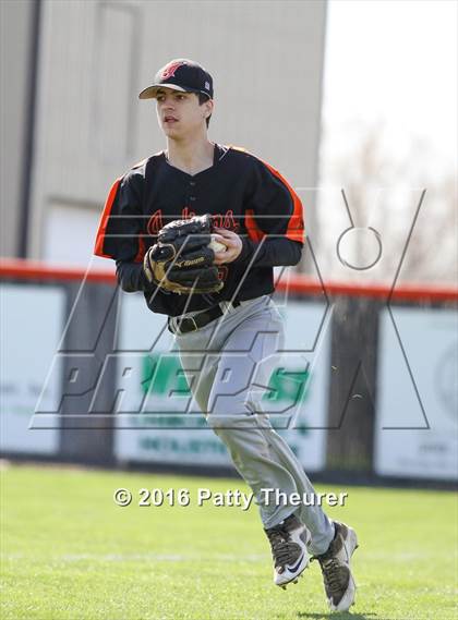 Thumbnail 3 in New Plymouth vs Scappoose (Treasure Valley Invitational) photogallery.