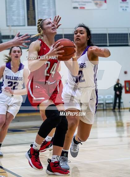 Thumbnail 1 in New Palestine vs. Brownsburg (IHSAA 4A Fourth Round Playoff) photogallery.