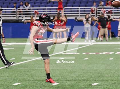 Thumbnail 3 in Lake Travis vs Weslaco (UIL 6A Regional Playoff) photogallery.
